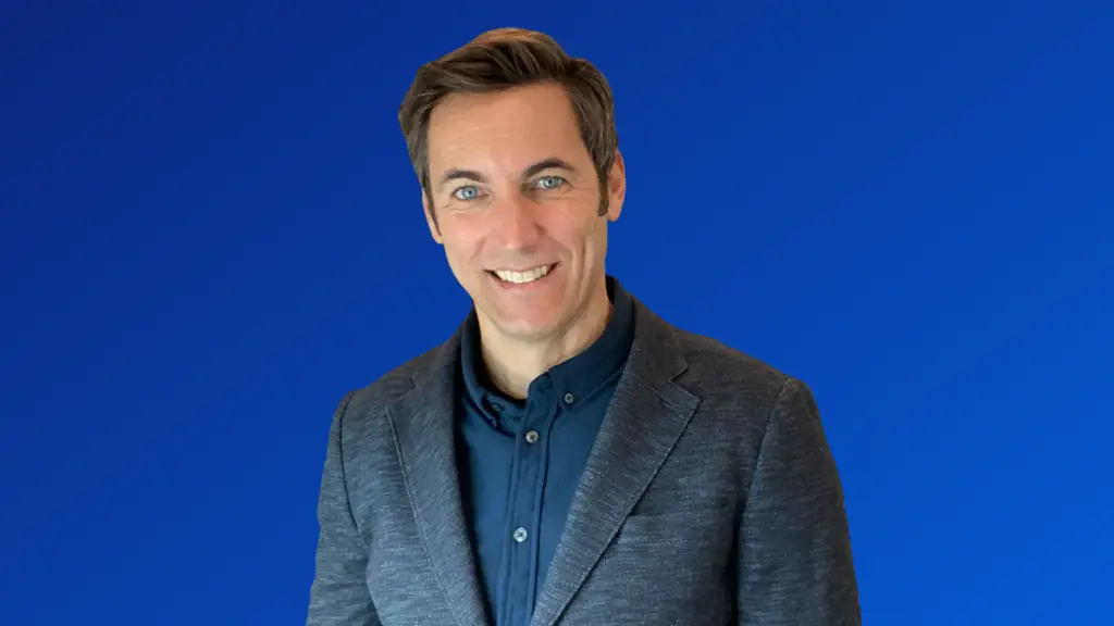 Corbett Uzel – California Mortgage Broker Headshot