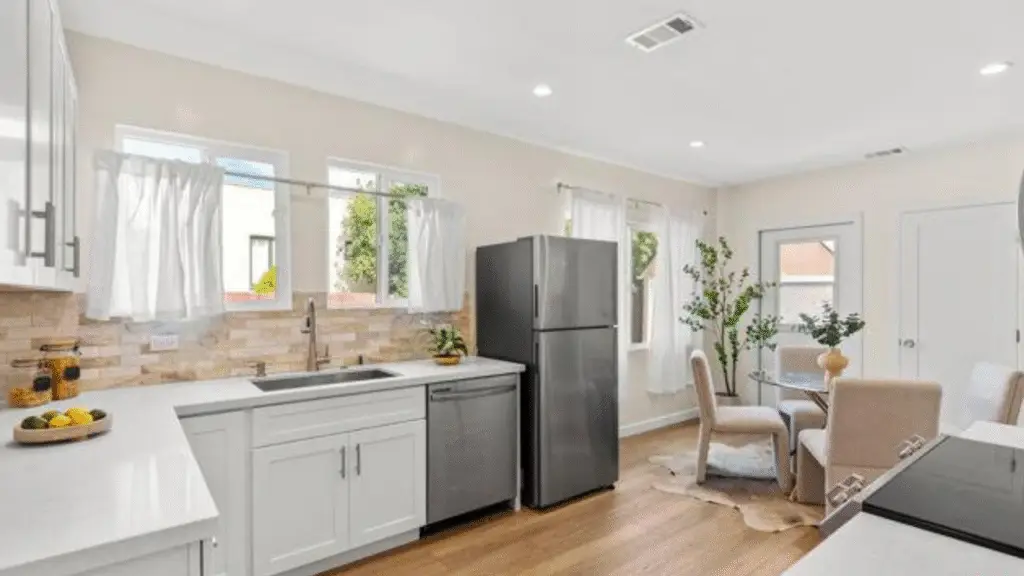 Updated kitchen - 1418 Cleveland Road in Glendale