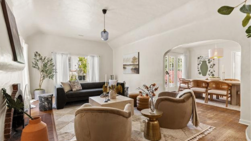 Living room — 1418 Cleveland Road in Glendale