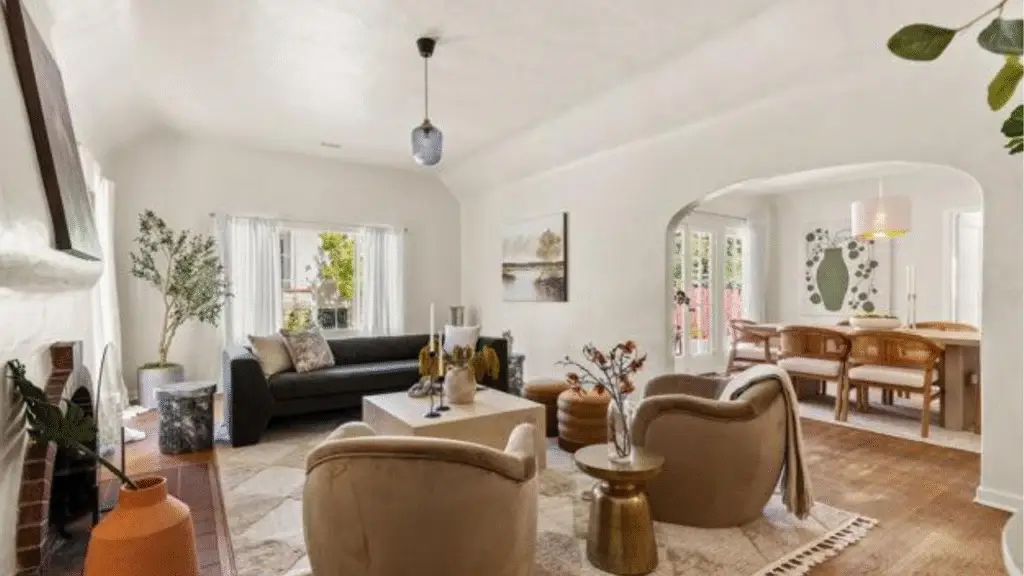 Living room — 1418 Cleveland Road in Glendale